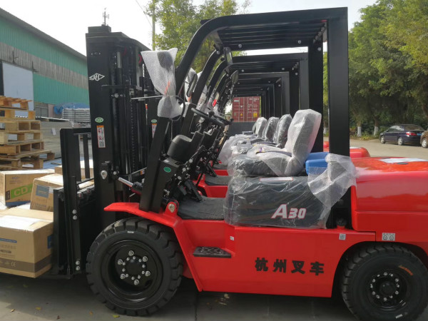 叉車轉(zhuǎn)向沉重？叫你這些方法排除！