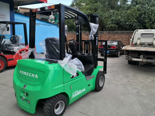 【干貨】電動堆高車、電動搬運車的電機和繼電器應該怎么保養(yǎng)？