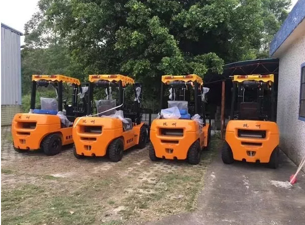 【叉車操作小知識】內(nèi)燃叉車要怎么換擋？